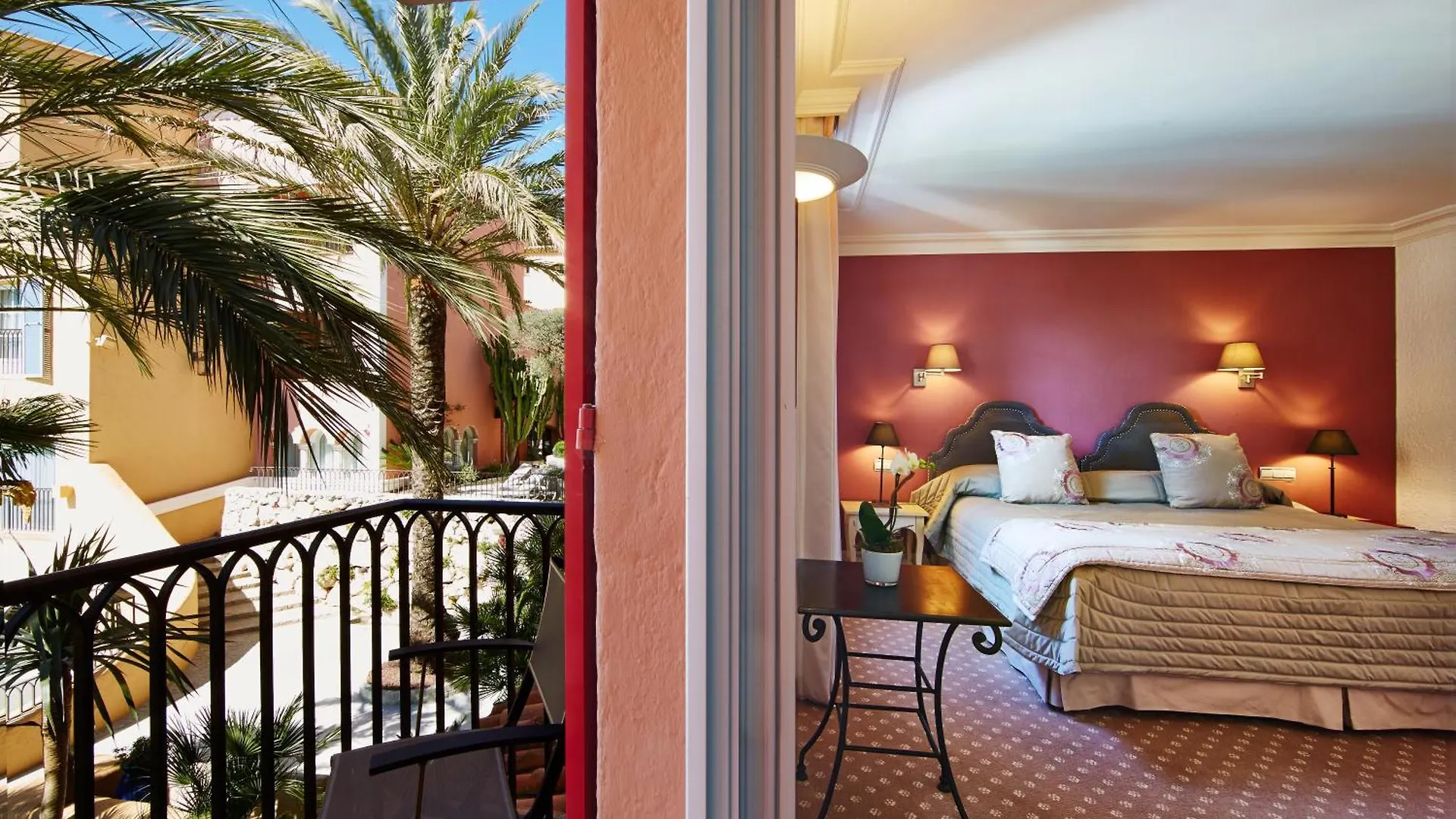 Hotel Byblos سان تروبيه 5*, سان تروبيه